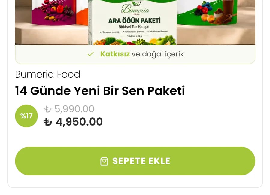 Aynı Bumeria Food kartının alt kısmı, etiket döndükten sonra: paket görselinin altındaki açık yeşil şeritte onay işaretiyle Katkısız ve doğal içerik etiketi, ürün adı, %17 rozeti, indirimli fiyat ve SEPETE EKLE düğmesi.