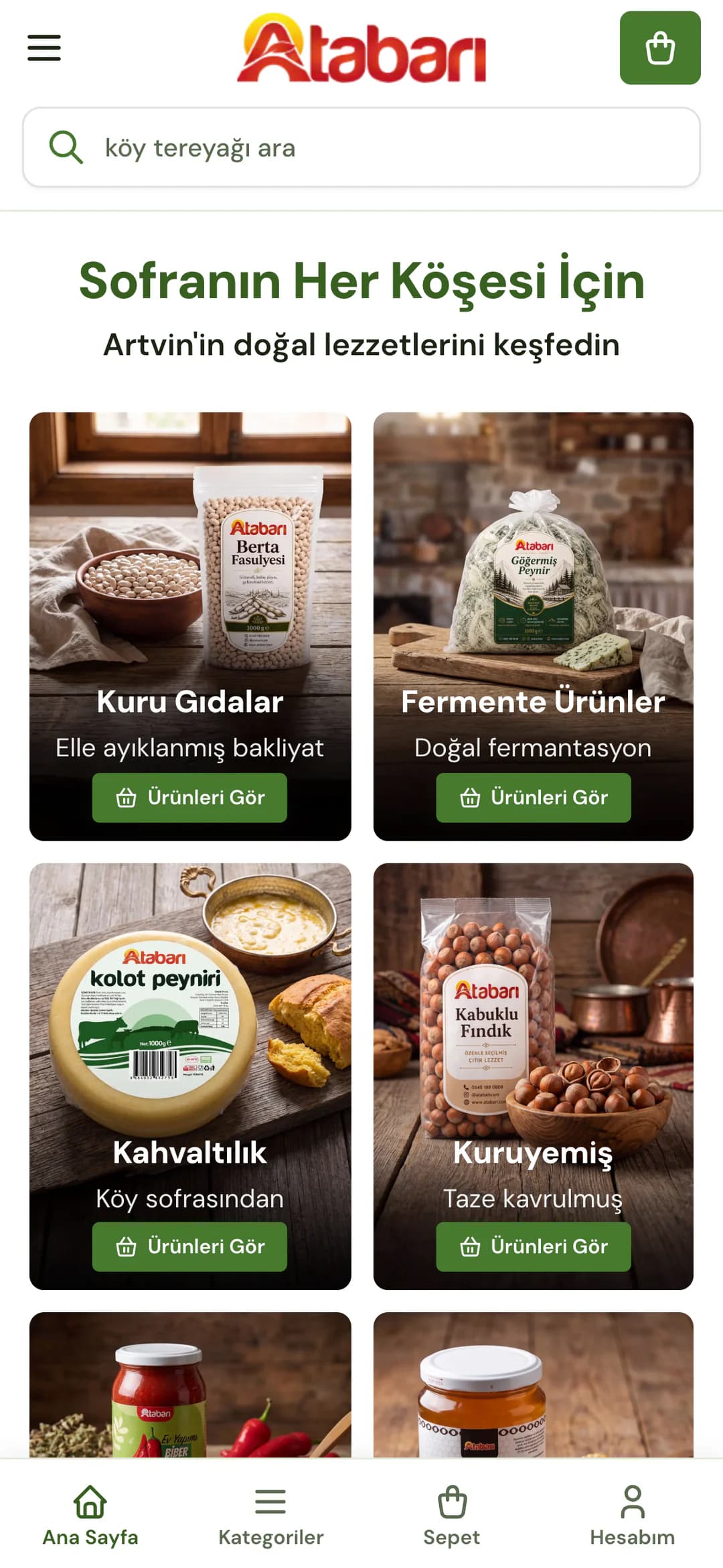 Atabarı ana sayfasındaki Sofranın Her Köşesi İçin alanı telefonda: Artvin'in doğal lezzetlerini keşfedin alt başlığı; ahşap masa fotoğraflı Kuru Gıdalar (Elle ayıklanmış bakliyat), Fermente Ürünler (Doğal fermantasyon), Kahvaltılık (Köy sofrasından) ve Kuruyemiş (Taze kavrulmuş) kartları, her birinde Ürünleri Gör düğmesi.