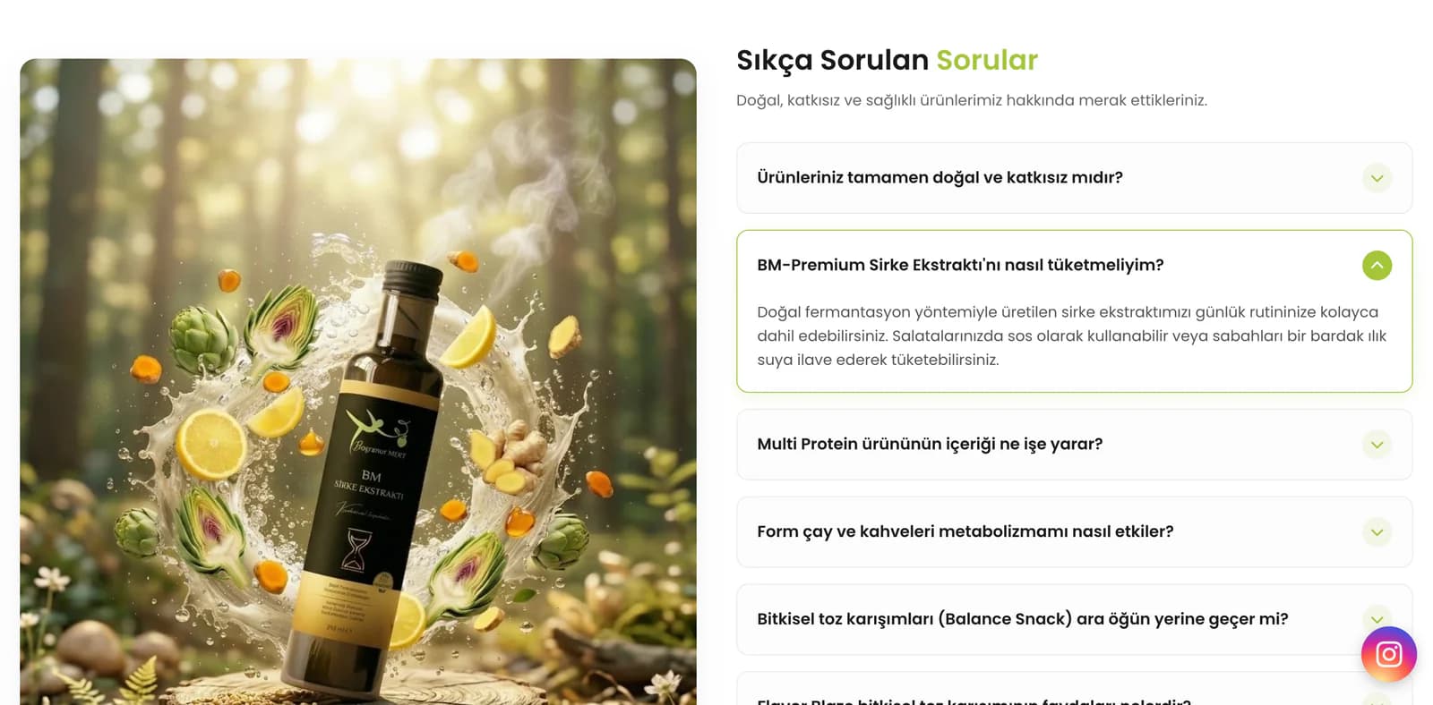 The FAQ on the Bumeria Food homepage: a vinegar extract bottle in a forest on the left and collapsible questions on additive-free ingredients, using the vinegar extract, protein, slimming teas and coffees and plant-based powder blends on the right, with the vinegar extract answer expanded.