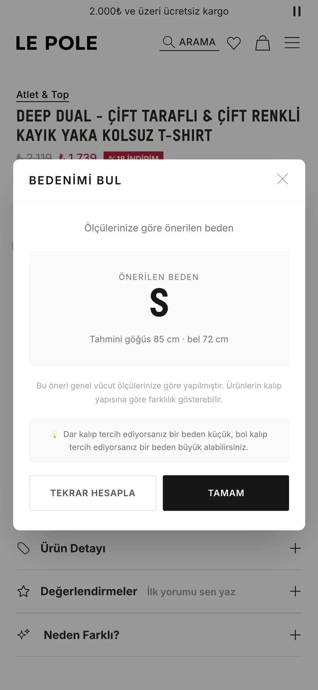 Le Pole ürün sayfasında telefonda açılan Bedenimi Bul penceresi: önerilen beden S, tahmini göğüs 85 cm ve bel 72 cm; altında Tekrar Hesapla ve Tamam düğmeleri, arkada kararmış ürün sayfası.