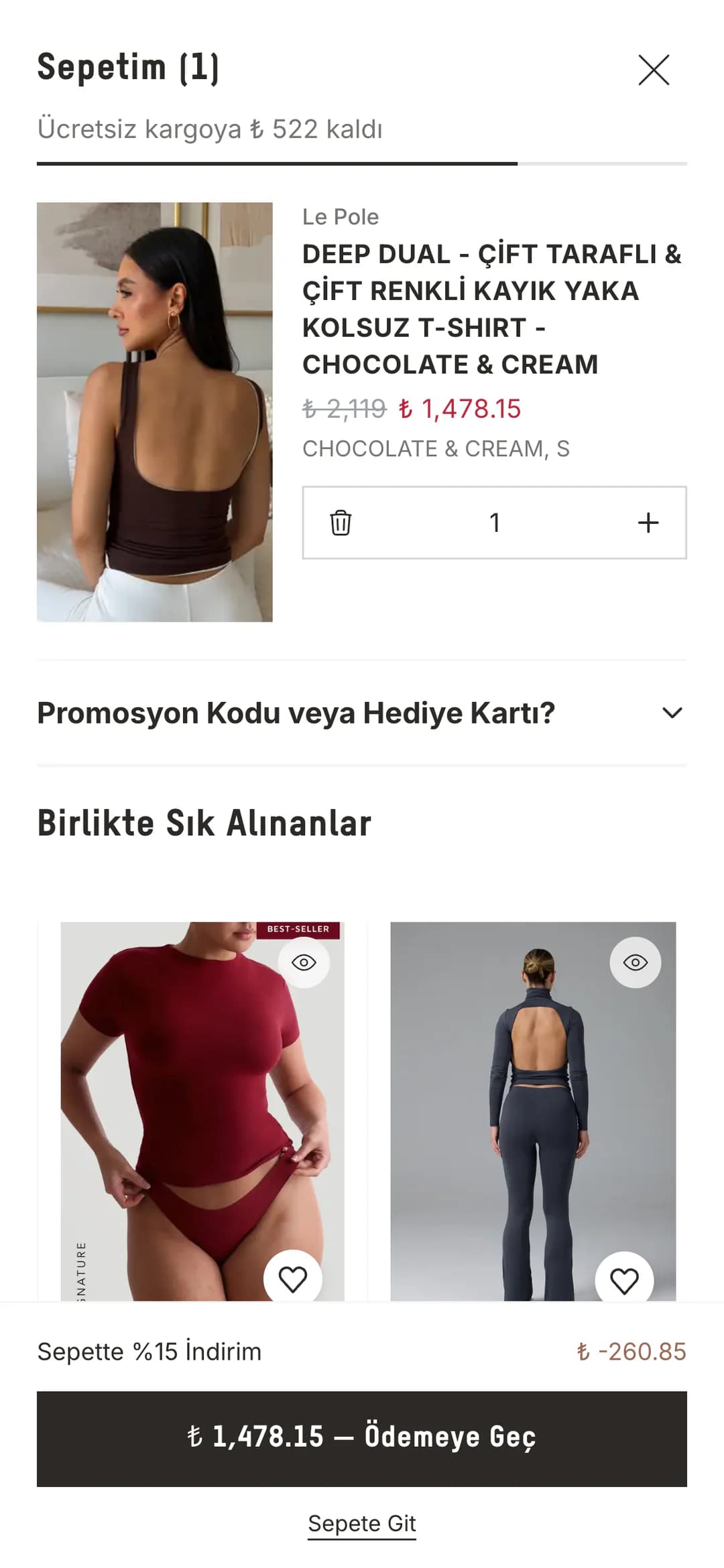 Le Pole sepet çekmecesi telefonda: Sepetim (1) başlığı altında Ücretsiz kargoya ₺ 522 kaldı yazısı ve ilerleme çubuğu, sepetteki Chocolate & Cream renkli S beden Deep Dual tişört ve indirimli fiyatı, Birlikte Sık Alınanlar önerileri ve ₺ 1,478.15 tutarlı Ödemeye Geç düğmesi.