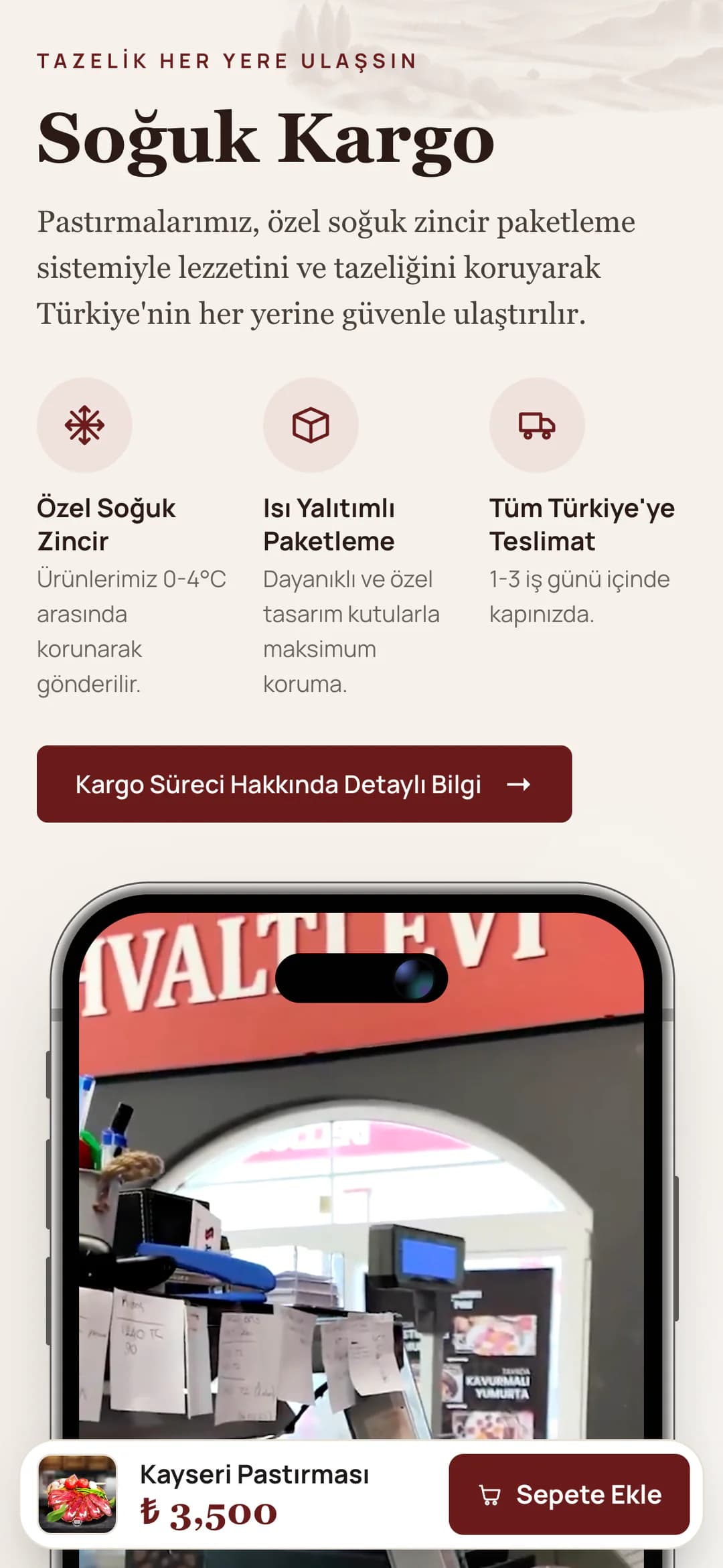 Kayseri pastırması ürün sayfasındaki Soğuk Kargo bölümü telefonda: Tazelik her yere ulaşsın üst başlığı, soğuk zincir paketleme açıklaması, Özel Soğuk Zincir (0-4°C), Isı Yalıtımlı Paketleme ve Tüm Türkiye'ye Teslimat kutuları, Kargo Süreci Hakkında Detaylı Bilgi düğmesi ve telefon çerçevesinde dükkânda çekilmiş video.
