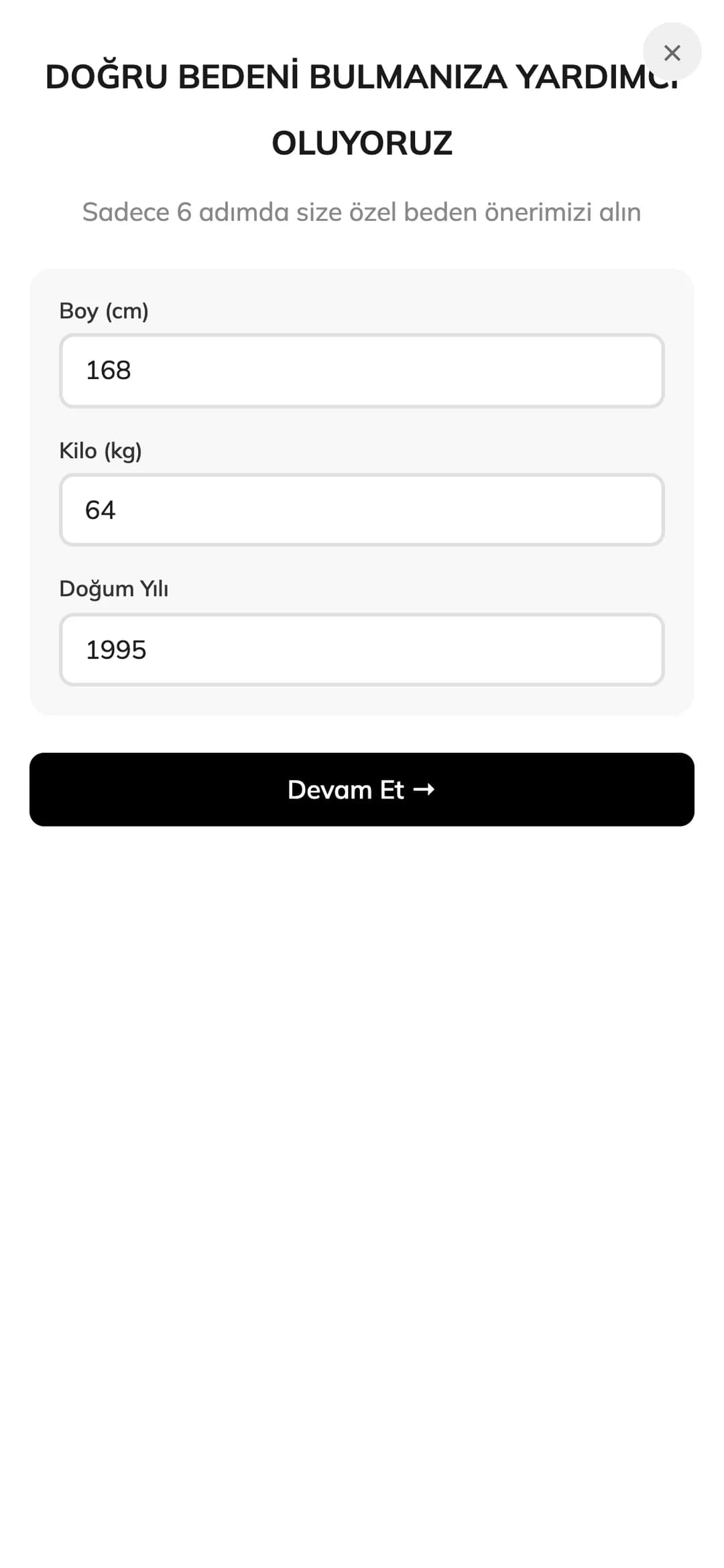 Rasquad ürün sayfasında telefonda açılan Bedenimi Bul penceresinin ilk adımı: Doğru bedeni bulmanıza yardımcı oluyoruz başlığı, Sadece 6 adımda size özel beden önerimizi alın yazısı, 168 cm boy, 64 kg kilo ve 1995 doğum yılı girilmiş alanlar ve Devam Et düğmesi.