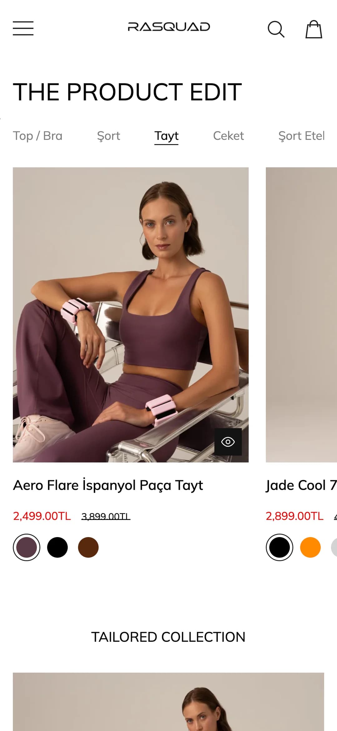Rasquad ana sayfasındaki The Product Edit bölümü telefonda: Top / Bra, Şort, Tayt, Ceket ve Şort Etek sekmelerinden Tayt seçili; mürdüm takımlı modelle Aero Flare İspanyol Paça Tayt kartı, 2,499.00TL indirimli ve üstü çizili 3,899.00TL fiyat, üç renk dairesi; yanda Jade Cool 7/8 tayt kartının bir kısmı, altta Tailored Collection başlığı.