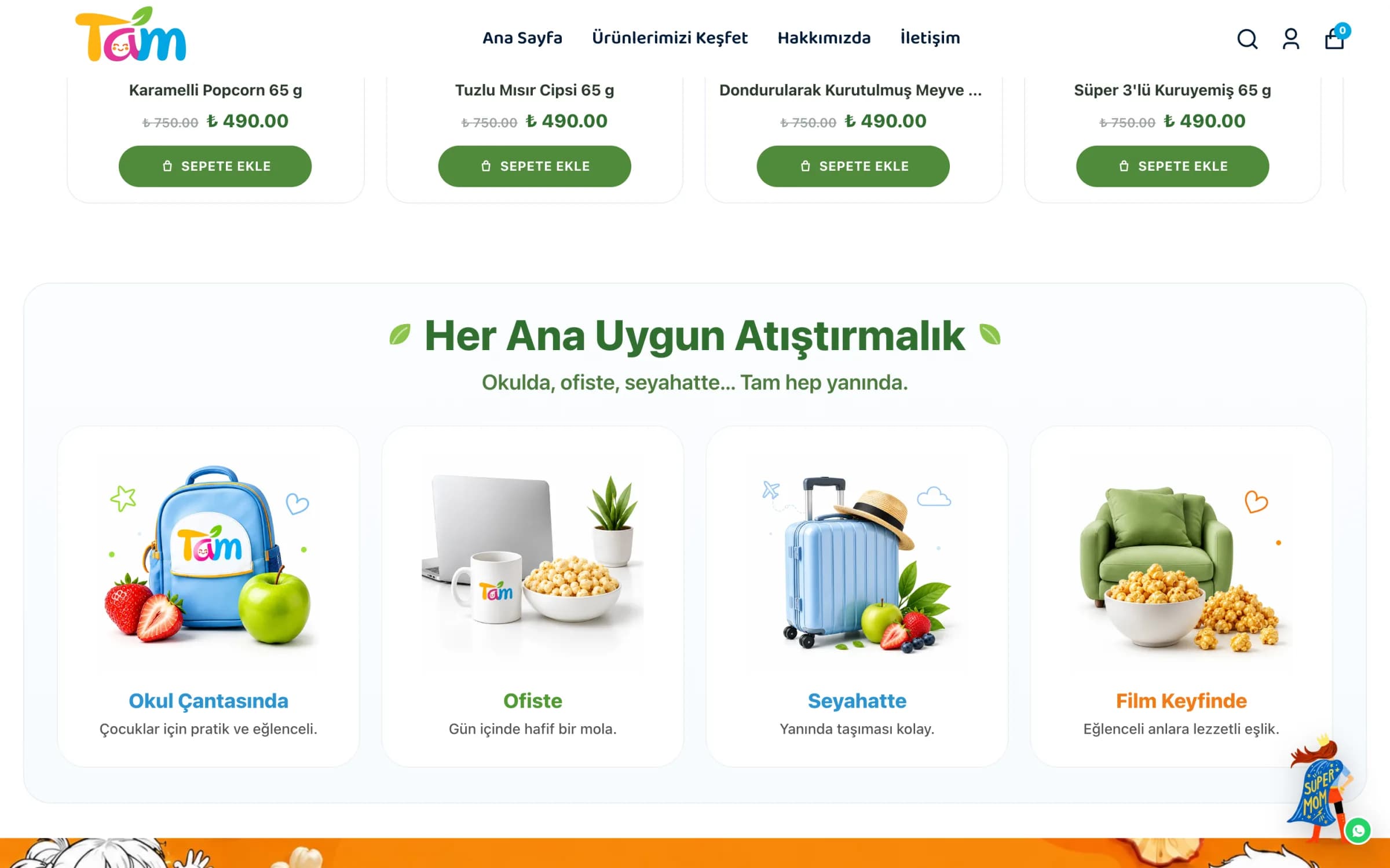 Tam ana sayfasındaki Her Ana Uygun Atıştırmalık bölümü masaüstünde: Okulda, ofiste, seyahatte… Tam hep yanında alt başlığının altında Okul Çantasında, Ofiste, Seyahatte ve Film Keyfinde kartları; Tam logolu okul çantası, dizüstü bilgisayar ve kupa, bavul ve koltuk illüstrasyonları; üstte Favori Lezzetler kartlarının alt kısmı, altta turuncu marka bandının başlangıcı.